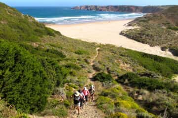 WHAT MAKES THE ALGARVE SO POPULAR?
