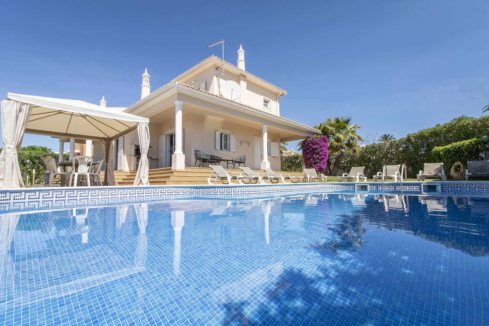 Villa Tulipa by Portucasa